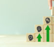 Cubes empilés pour illustrer la montée en compétences et la reconversion par la formation professionnelle